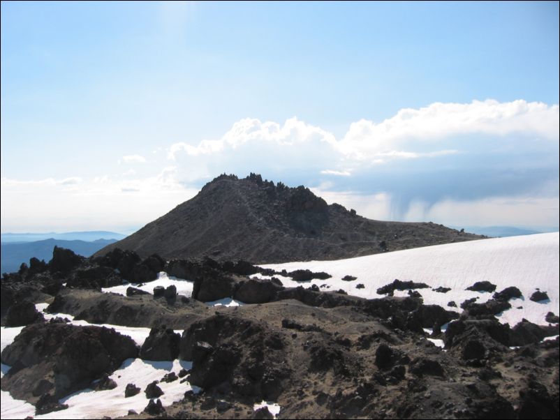 2005-07-31 Lassen (18) Look back at highpoint